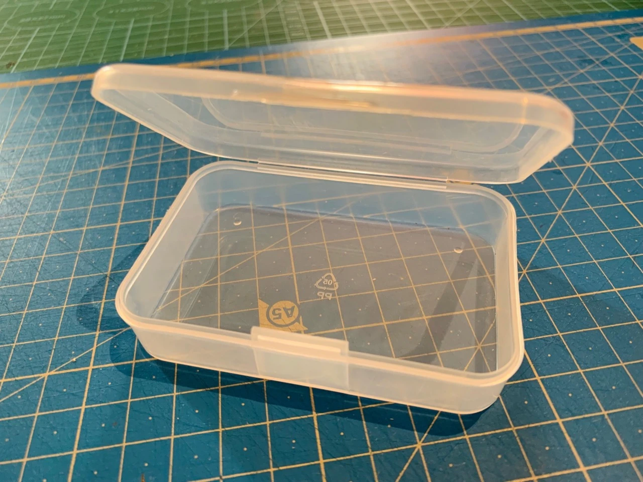 Lot 10 petites boîtes plastique couvercle – photo 3